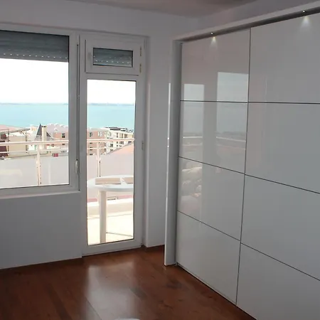 Sea View *