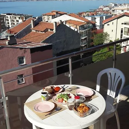 Sea View Apartment *