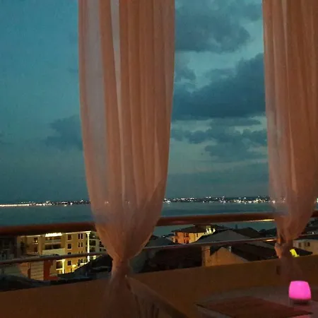 Sea View Apartment *