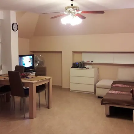 Sea View Apartment *